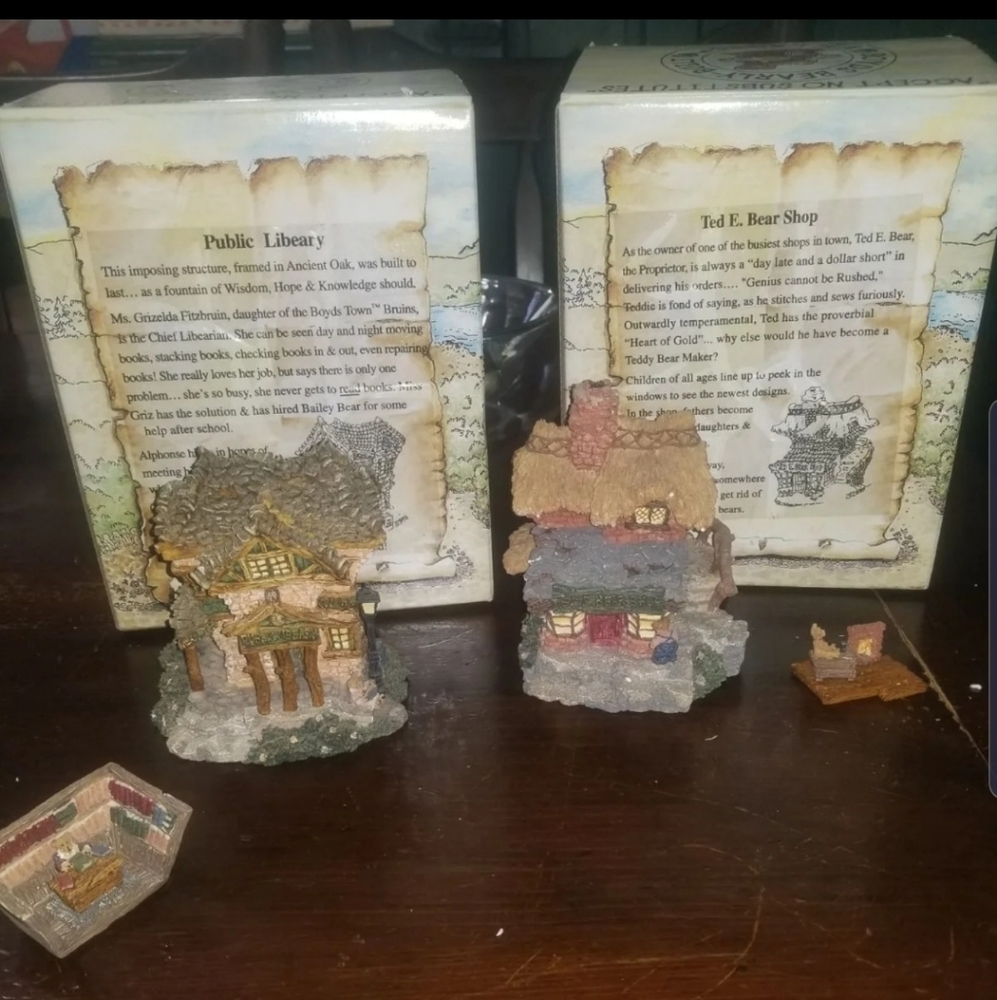 Boyd's bears "Bearly Built Village"